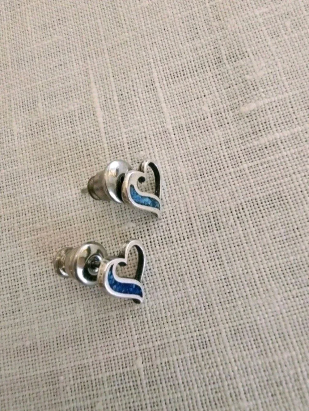 Vintage 90s Sterling Silver Turquoise Inlay Heart Swoop Stud Earrings 925